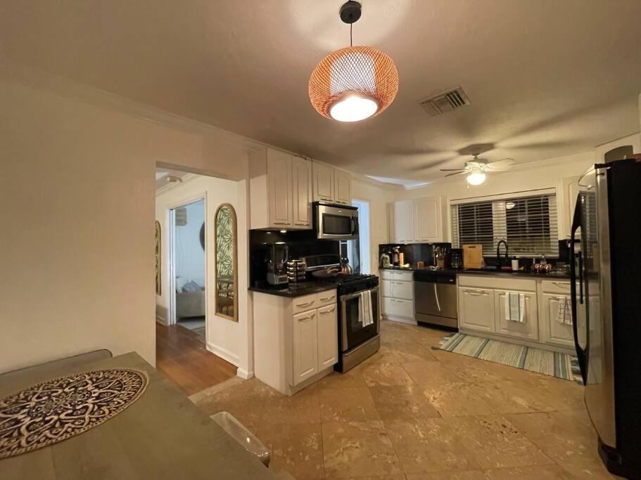 Hot Tub, Tiki Bar, Outdoor Shower, Near Intercoastal Waterway! West Palm Beach Eksteriør billede