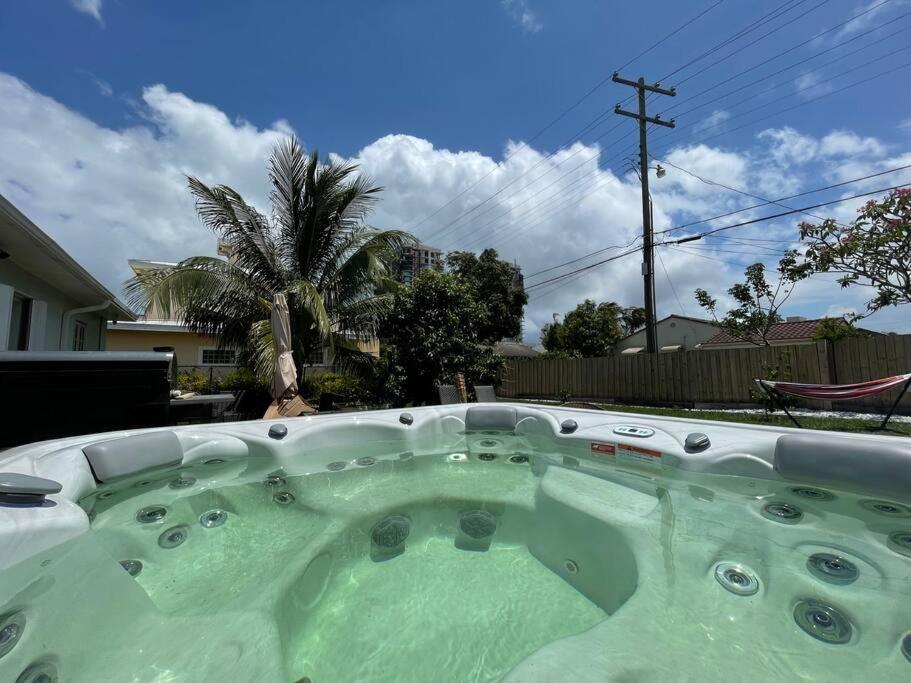Hot Tub, Tiki Bar, Outdoor Shower, Near Intercoastal Waterway! West Palm Beach Eksteriør billede