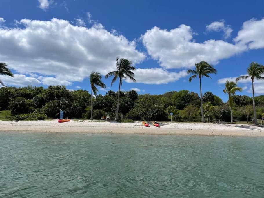 Hot Tub, Tiki Bar, Outdoor Shower, Near Intercoastal Waterway! West Palm Beach Eksteriør billede